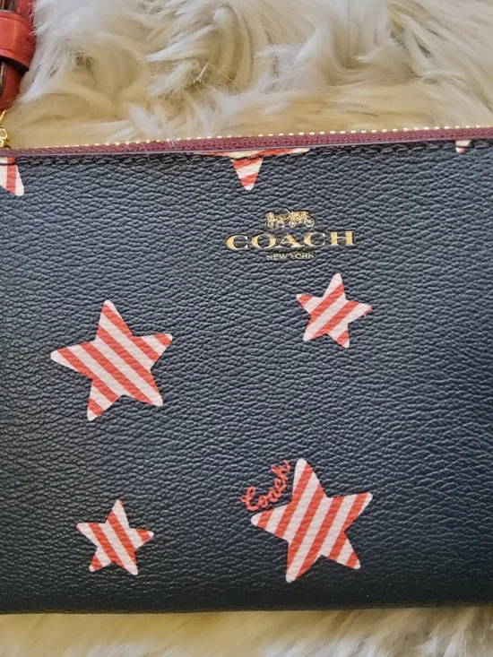 Coach Zip Around "Star" Wristlet EUC - Picture 2 of 12
